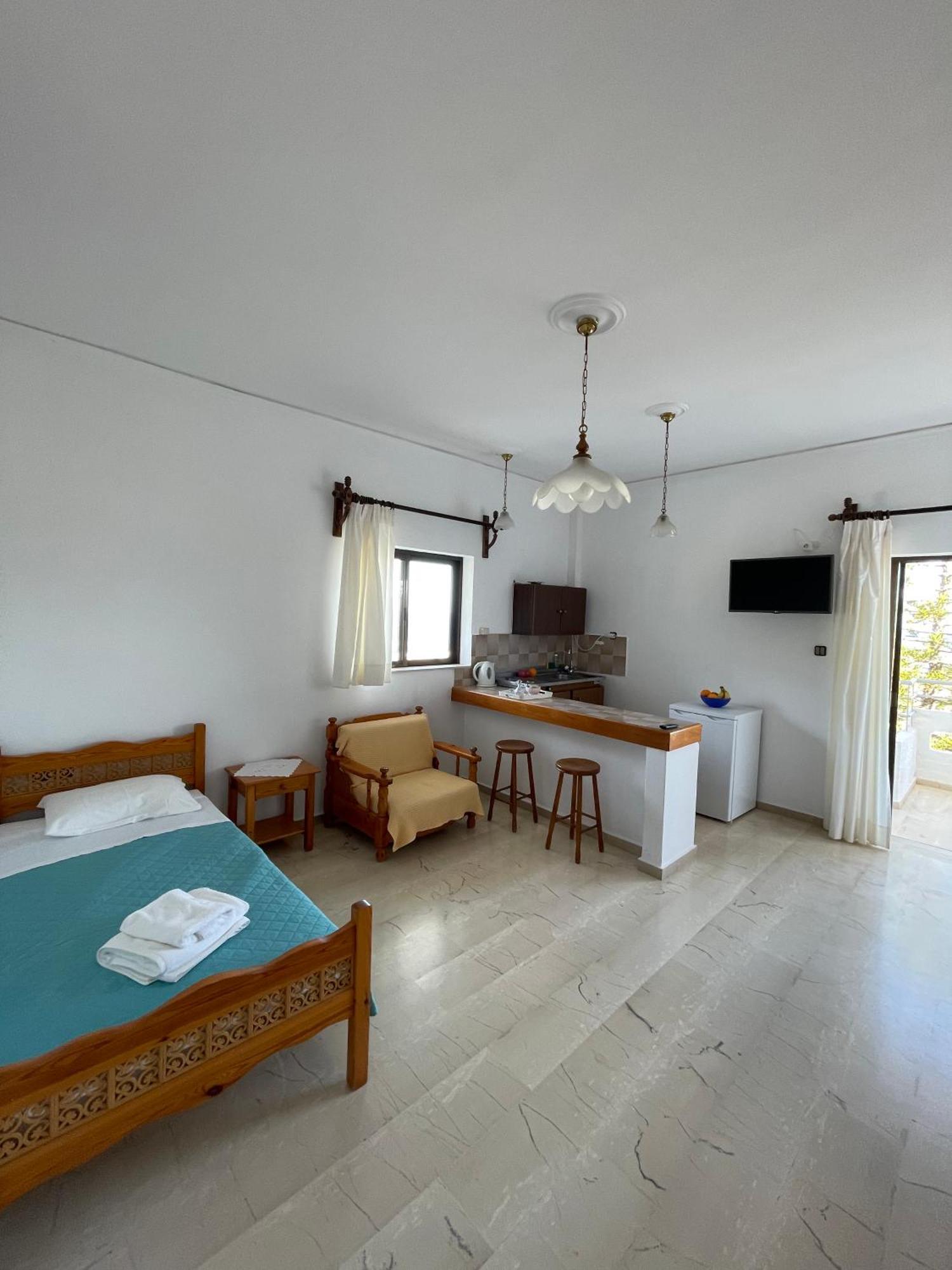 Aeolos Apartments Kolymbari Exterior photo